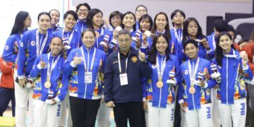 ประธานณัฐมอบรางวัลแฮนด์บอลชายคว้าเหรีญทอง